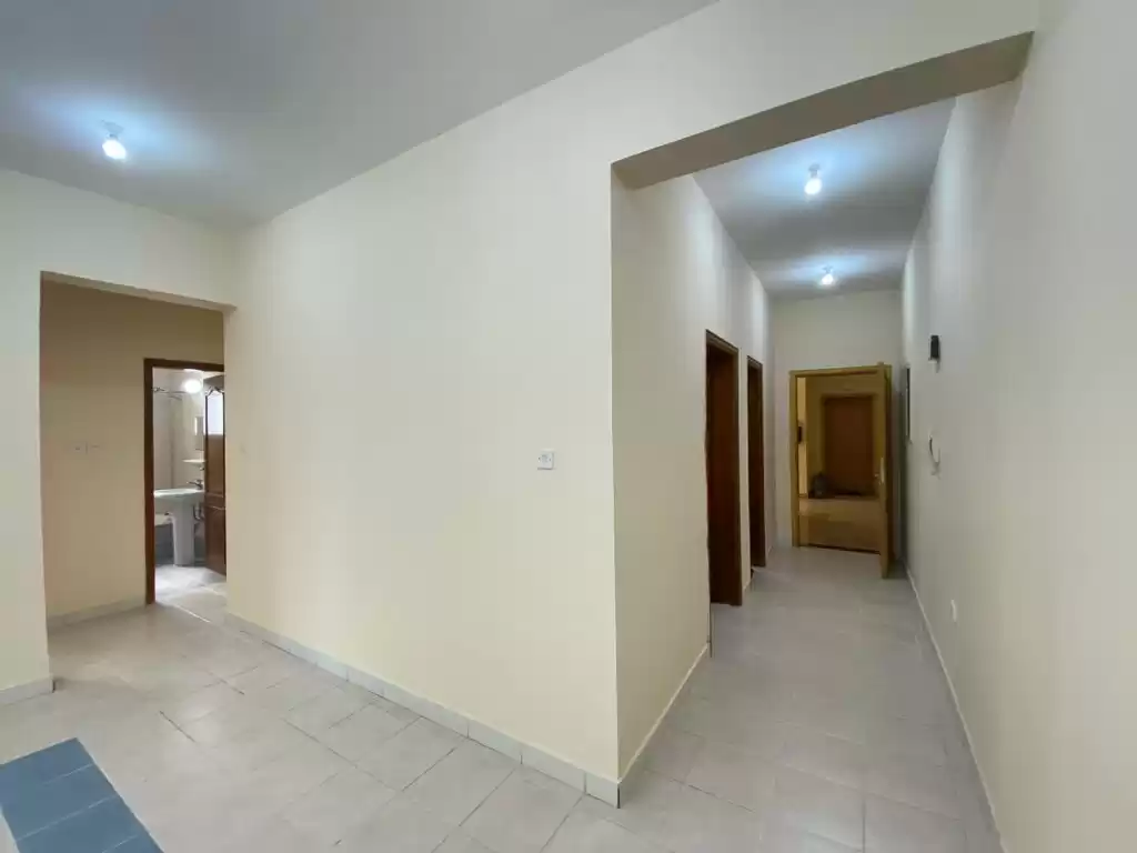 Жилой Готовая недвижимость 2 спальни Н/Ф Квартира  в аренду в Аль-Садд , Доха #12606 - 1  image 