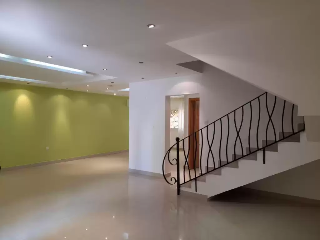 Жилой Готовая недвижимость 3 спальни Н/Ф Вилла в комплексе  в аренду в Аль-Садд , Доха #12611 - 1  image 