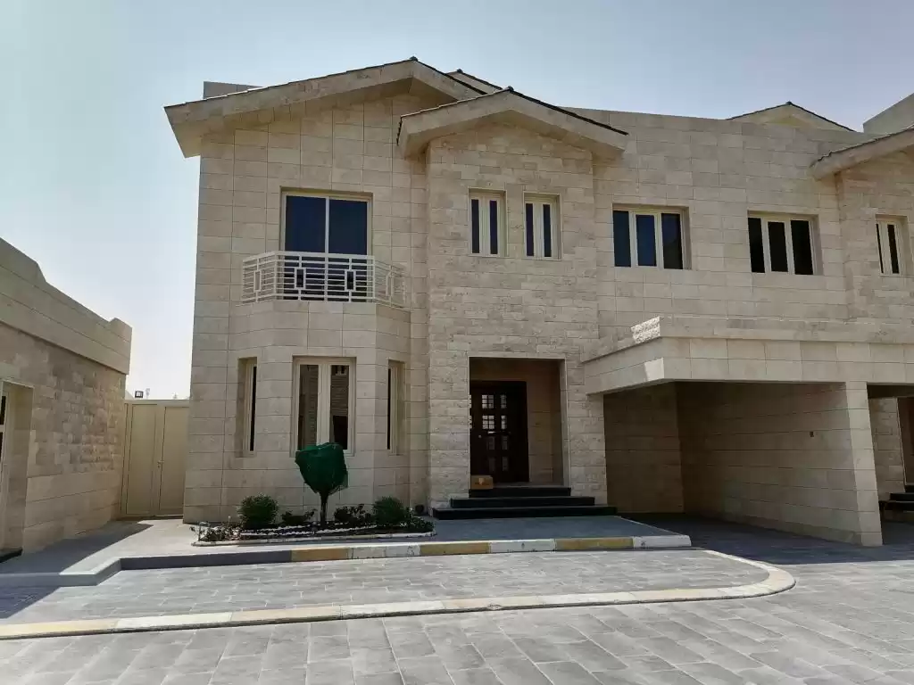 Résidentiel Propriété prête 4 chambres S / F Villa à Compound  a louer au Al-Sadd , Doha #12619 - 1  image 