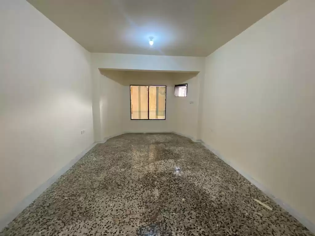 Wohn Klaar eigendom 5 Schlafzimmer U/F Wohnung  zu vermieten in Al Sadd , Doha #12623 - 1  image 