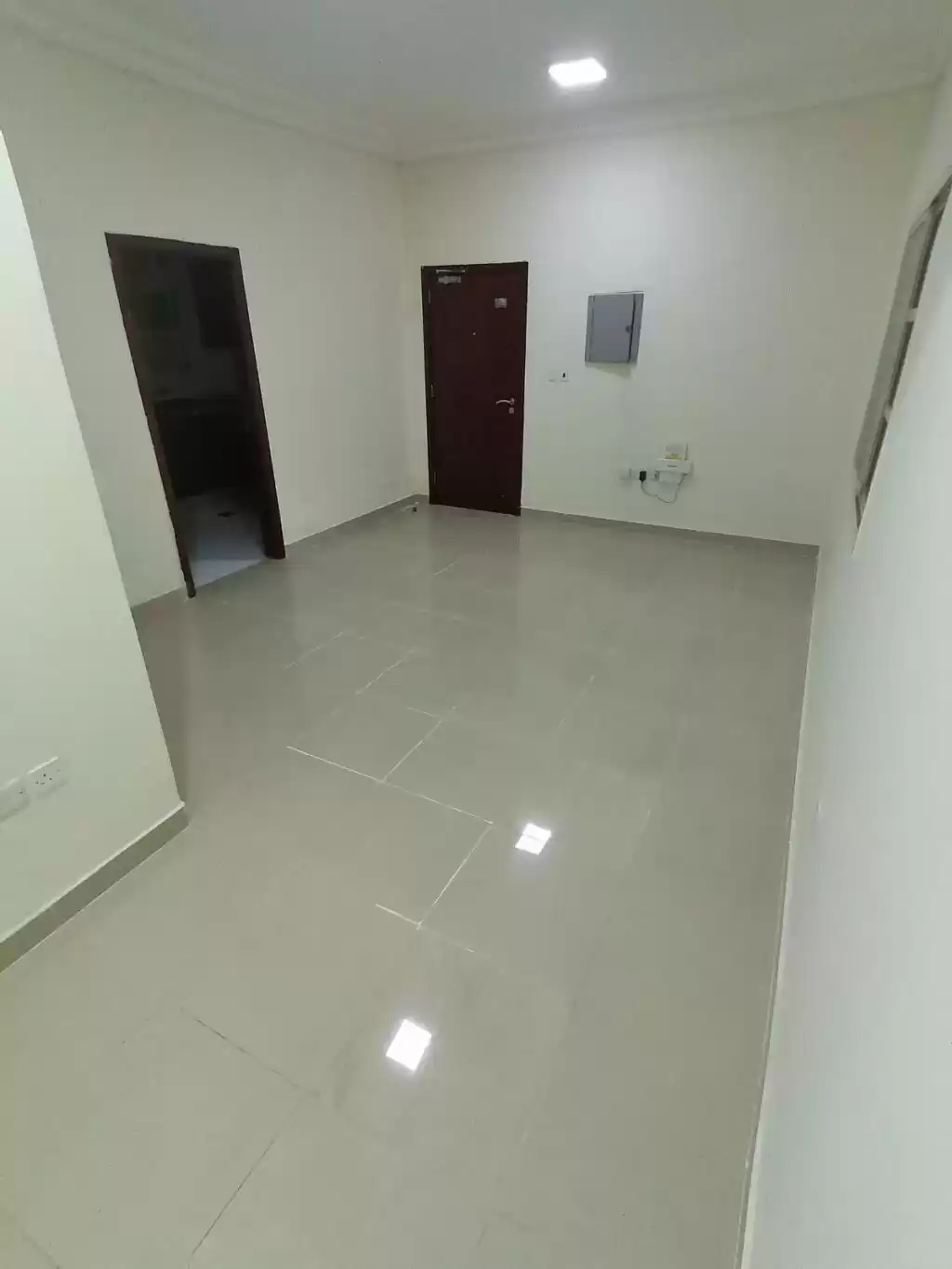 Wohn Klaar eigendom 1 Schlafzimmer U/F Wohnung  zu vermieten in Al Sadd , Doha #12626 - 1  image 