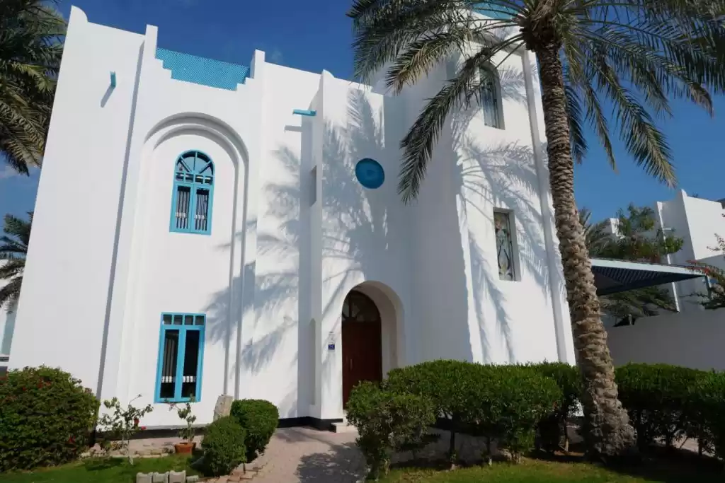 Résidentiel Propriété prête 4 chambres F / F Villa à Compound  a louer au Al-Sadd , Doha #12630 - 1  image 