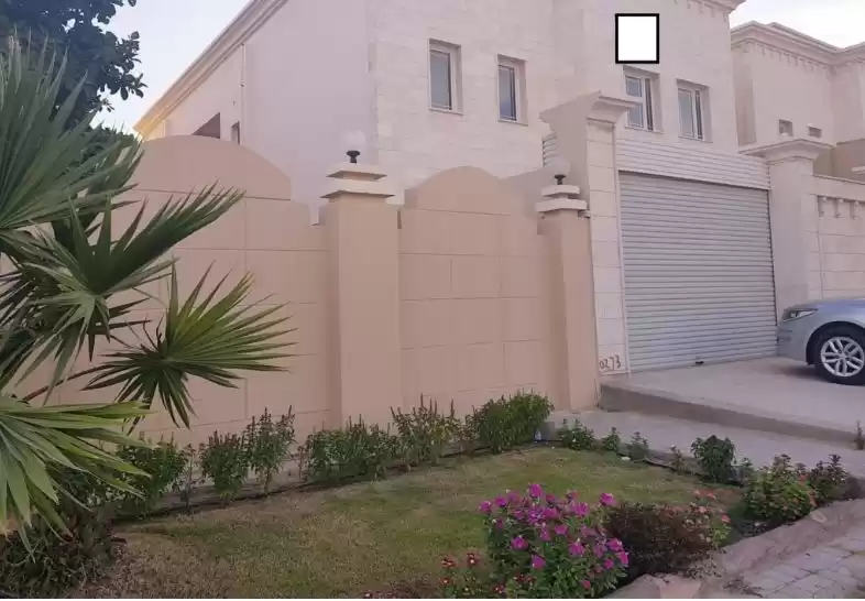 yerleşim Hazır Mülk 7 Yatak Odası U/F Müstakil Villa  satılık içinde Al Sadd , Doha #12631 - 1  image 