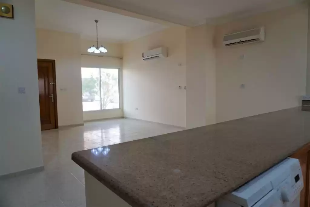 Жилой Готовая недвижимость 2 спальни Н/Ф Вилла в комплексе  в аренду в Аль-Садд , Доха #12633 - 1  image 