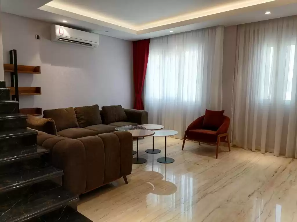 Résidentiel Propriété prête 4 chambres F / F Villa à Compound  a louer au Al-Sadd , Doha #12645 - 1  image 