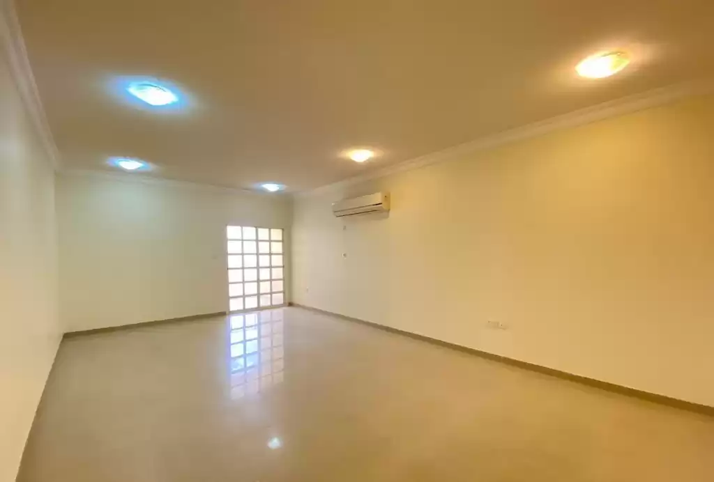Wohn Klaar eigendom 2 Schlafzimmer U/F Wohnung  zu vermieten in Al Sadd , Doha #12656 - 1  image 