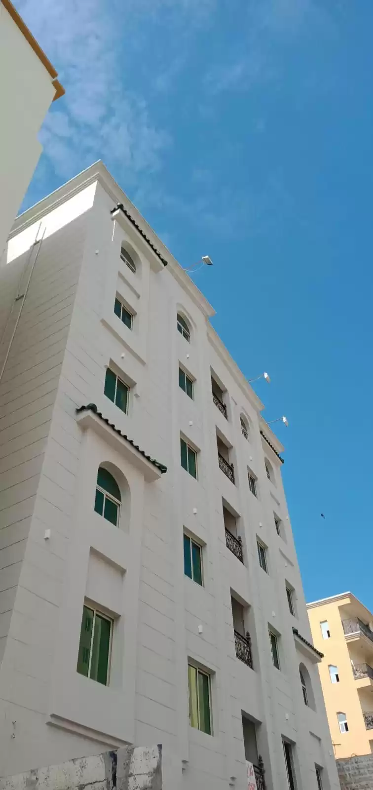 yerleşim Hazır Mülk 3 yatak odası U/F Apartman  kiralık içinde Al Sadd , Doha #12660 - 1  image 