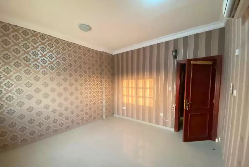 yerleşim Hazır Mülk 3 yatak odası U/F Apartman  kiralık içinde Al Sadd , Doha #12676 - 1  image 