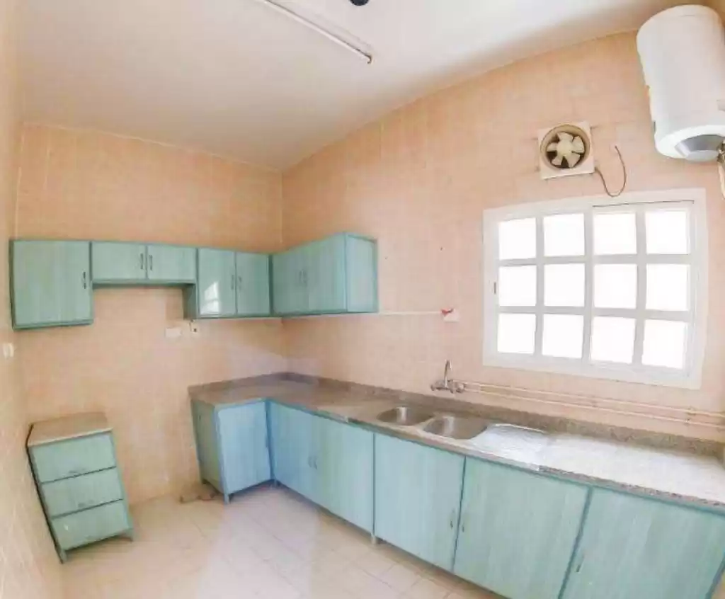 yerleşim Hazır Mülk 2 yatak odası U/F Apartman  kiralık içinde Al Sadd , Doha #12698 - 1  image 