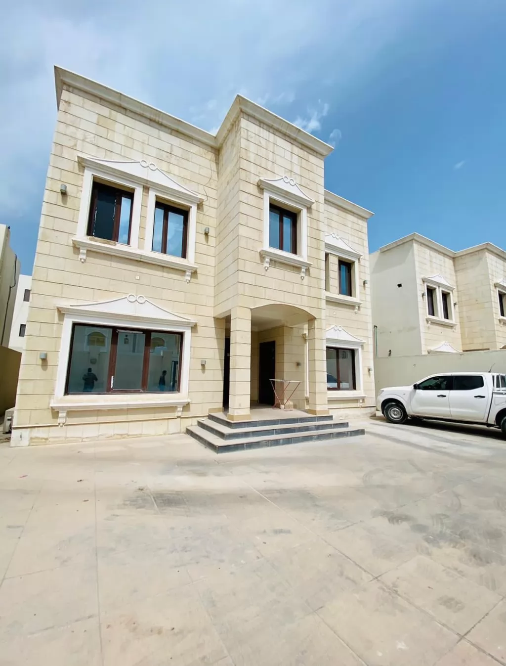 Жилой Готовая недвижимость Студия Н/Ф Квартира  в аренду в Аль-Садд , Доха #12703 - 1  image 