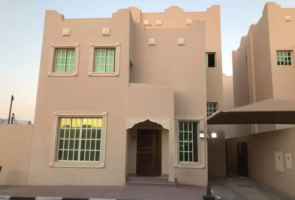 Жилой Готовая недвижимость 5 спален Н/Ф Вилла в комплексе  в аренду в Аль-Садд , Доха #12712 - 1  image 