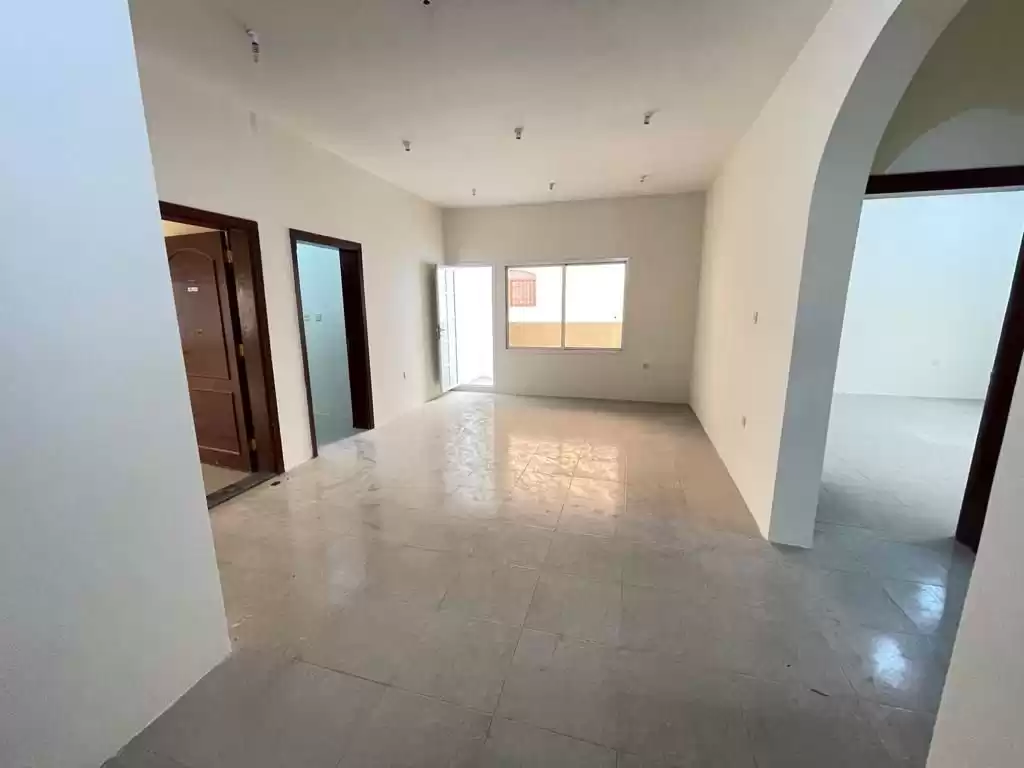Residencial Listo Propiedad 6 habitaciones U / F Villa Standerlone  alquiler en al-sad , Doha #12725 - 1  image 