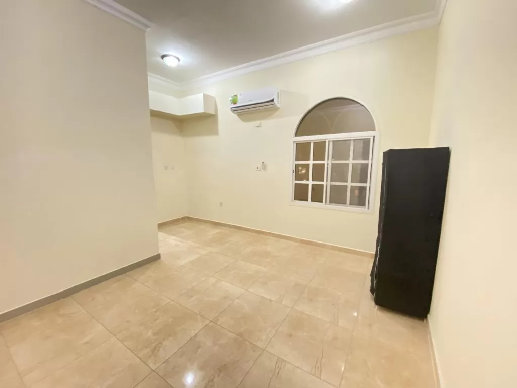 Residential Ready Property 1 Bedroom U/F Apartment  for rent in Al-Rayyan #12734 - 1  image 