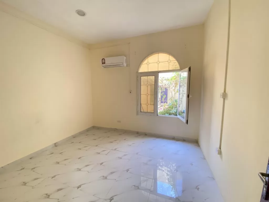 Residential Ready Property 1 Bedroom U/F Apartment  for rent in Al-Rayyan #12736 - 1  image 