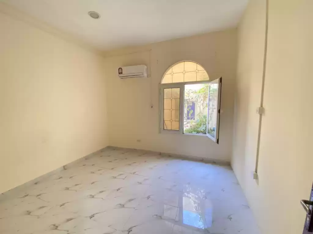 Wohn Klaar eigendom 1 Schlafzimmer U/F Wohnung  zu vermieten in Al Sadd , Doha #12736 - 1  image 