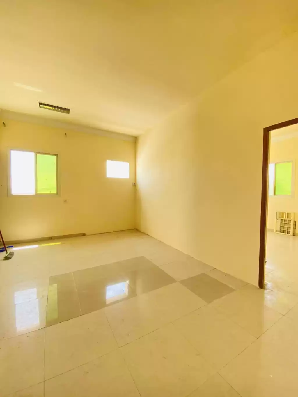 Жилой Готовая недвижимость 1 спальня Н/Ф Квартира  в аренду в Аль-Садд , Доха #12738 - 1  image 