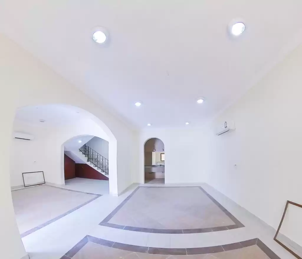 Résidentiel Propriété prête 5 chambres U / f Villa à Compound  a louer au Al-Sadd , Doha #12755 - 1  image 