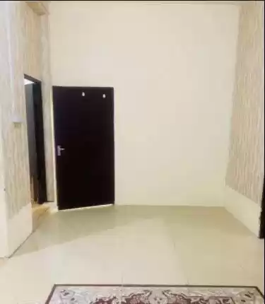 Residential Ready Property 2 Bedrooms S/F Apartment  for rent in Doha #12761 - 1  image 