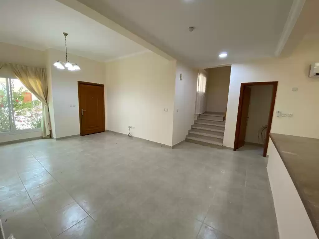 Résidentiel Propriété prête 3 chambres U / f Villa à Compound  a louer au Al-Sadd , Doha #12763 - 1  image 