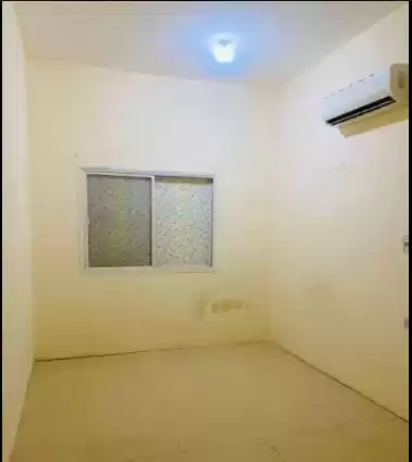 Residential Ready Property 1 Bedroom U/F Apartment  for rent in Doha #12767 - 1  image 