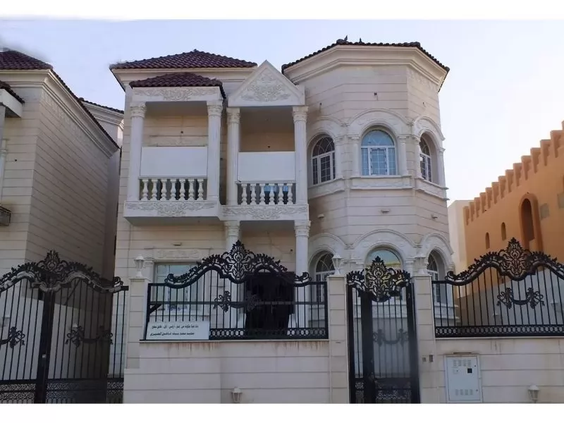 yerleşim Hazır Mülk 6+hizmetçi Yatak Odası U/F Müstakil Villa  satılık içinde Al Sadd , Doha #12772 - 1  image 