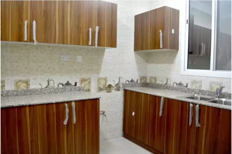 yerleşim Hazır Mülk 2 yatak odası U/F Apartman  kiralık içinde Al Sadd , Doha #12779 - 1  image 