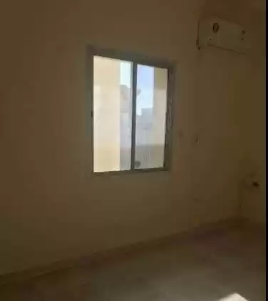 Wohn Klaar eigendom 1 Schlafzimmer S/F Wohnung  zu vermieten in Doha #12792 - 1  image 