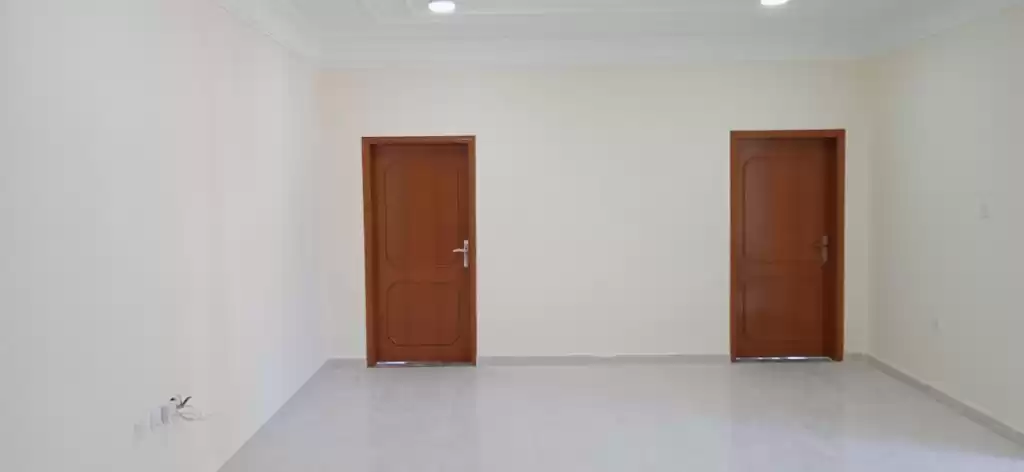 yerleşim Hazır Mülk 2 yatak odası U/F Apartman  kiralık içinde Al Sadd , Doha #12799 - 1  image 
