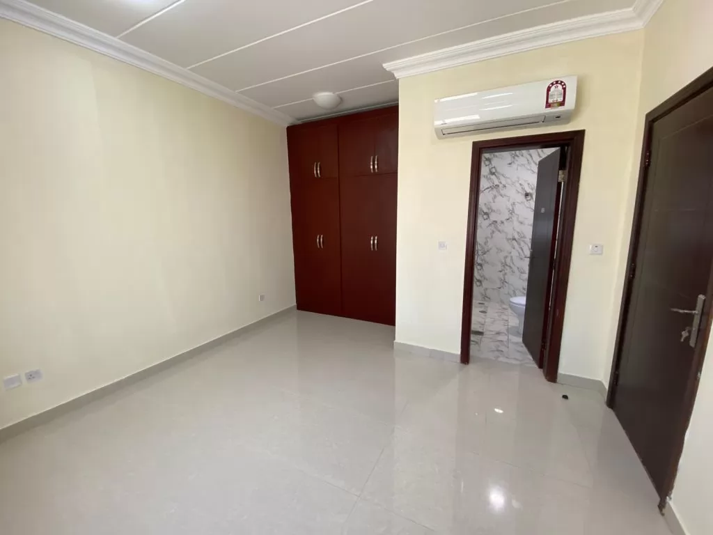 Residential Ready Property Studio U/F Apartment  for rent in Al Wakrah #12800 - 1  image 