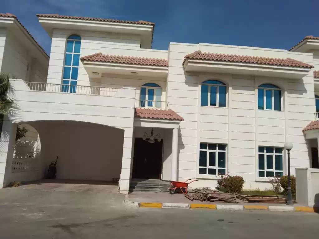 Résidentiel Propriété prête 5 chambres S / F Villa à Compound  a louer au Al-Sadd , Doha #12810 - 1  image 