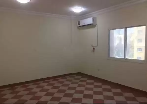 Wohn Klaar eigendom 2 Schlafzimmer U/F Wohnung  zu vermieten in Doha #12814 - 1  image 