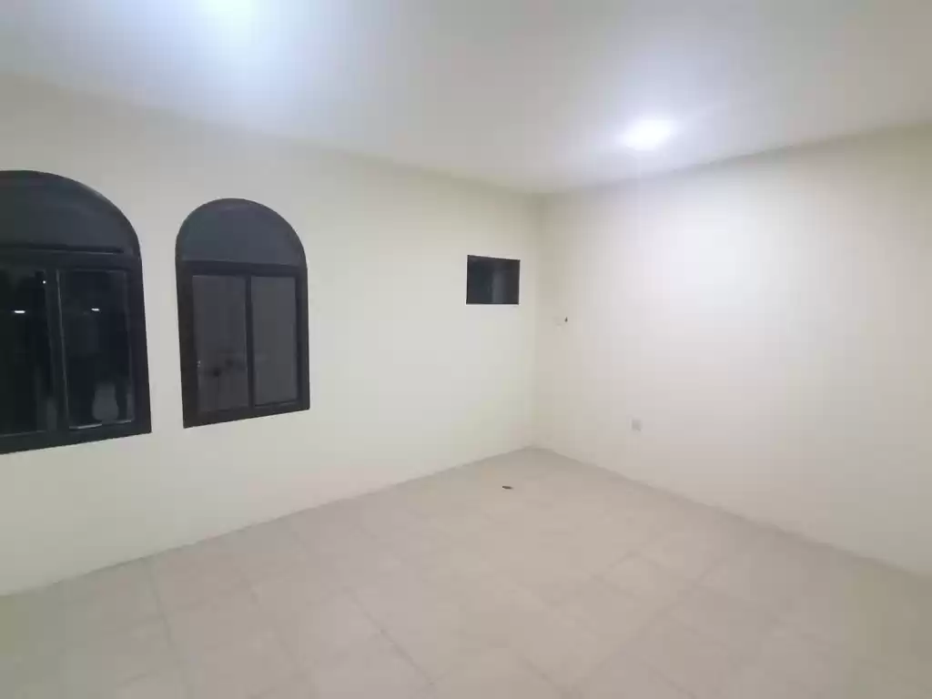 Residential Ready Property 2 Bedrooms U/F Apartment  for rent in Al Sadd , Doha #12827 - 1  image 
