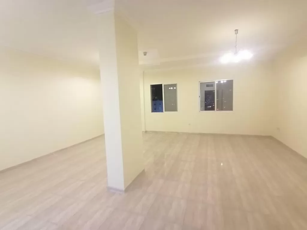 Residential Ready Property 2 Bedrooms U/F Apartment  for rent in Umm-Ghuwailina , Doha-Qatar #12830 - 1  image 