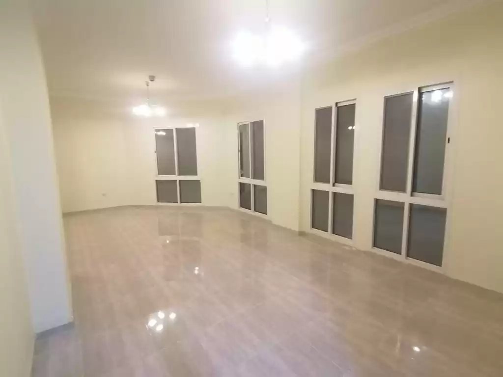 Wohn Klaar eigendom 2 Schlafzimmer U/F Wohnung  zu vermieten in Al Sadd , Doha #12831 - 1  image 
