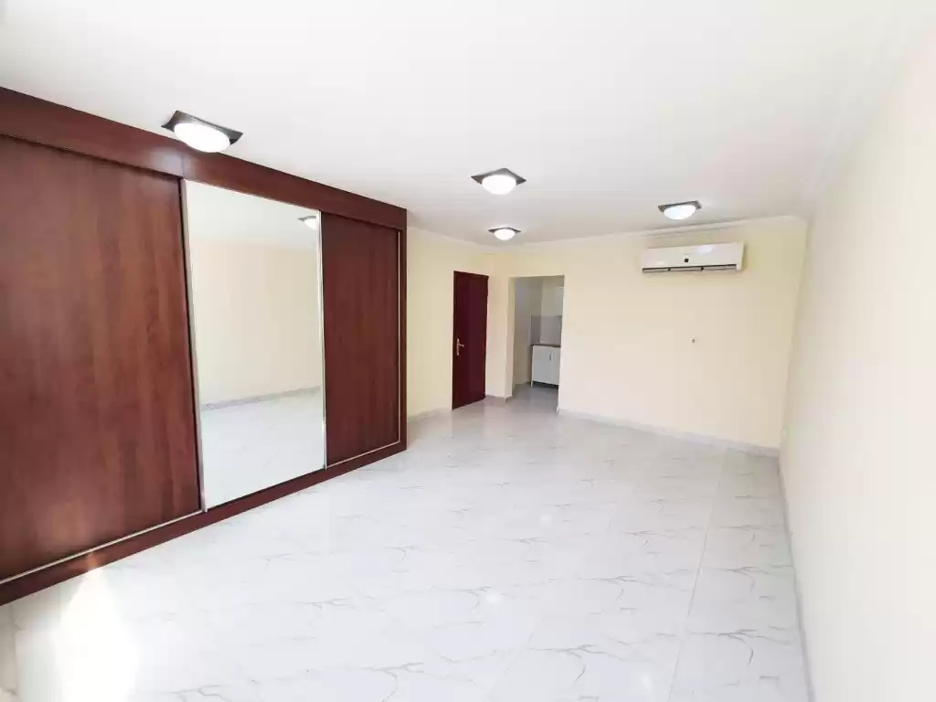 Residential Ready Property Studio U/F Apartment  for rent in Doha #12833 - 1  image 