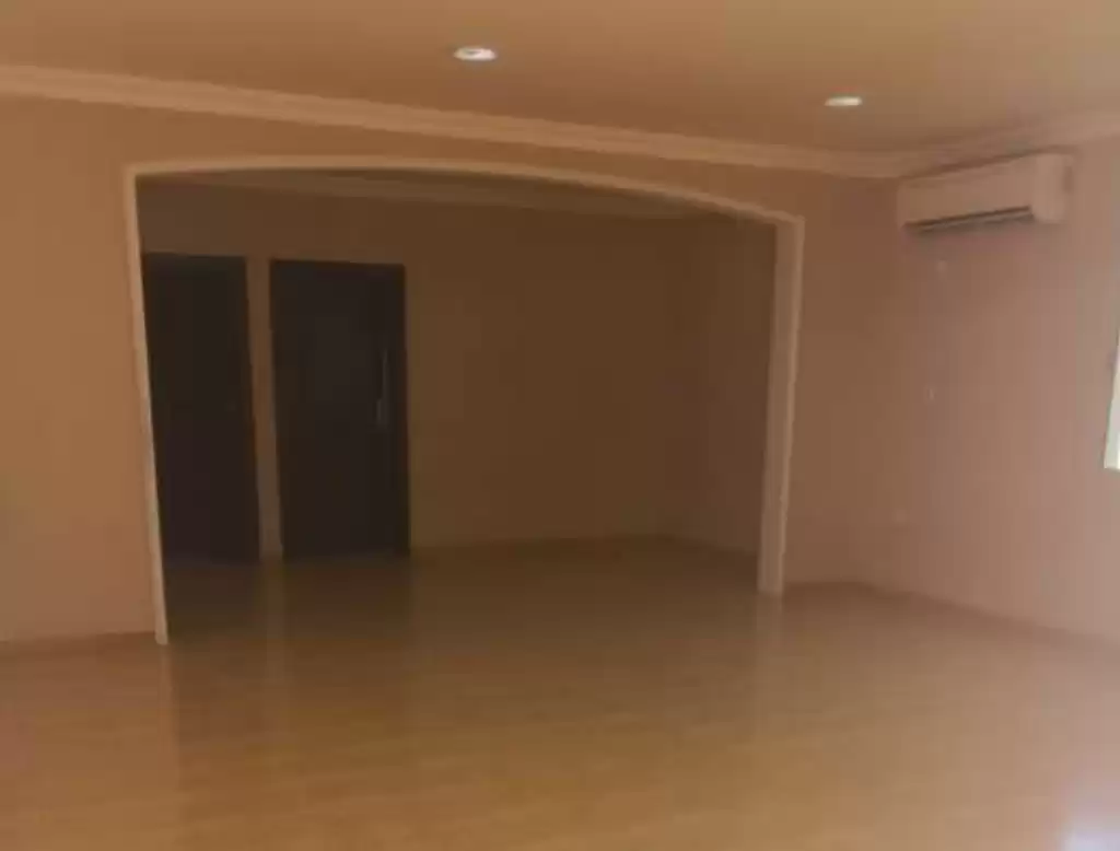 Wohn Klaar eigendom 3 Schlafzimmer U/F Wohnung  zu vermieten in Al Sadd , Doha #12838 - 1  image 