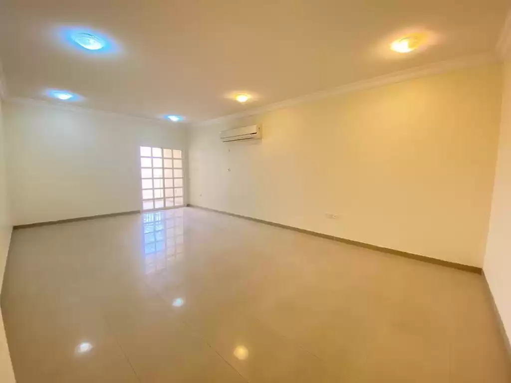 Wohn Klaar eigendom 2 Schlafzimmer U/F Wohnung  zu vermieten in Al Sadd , Doha #12860 - 1  image 