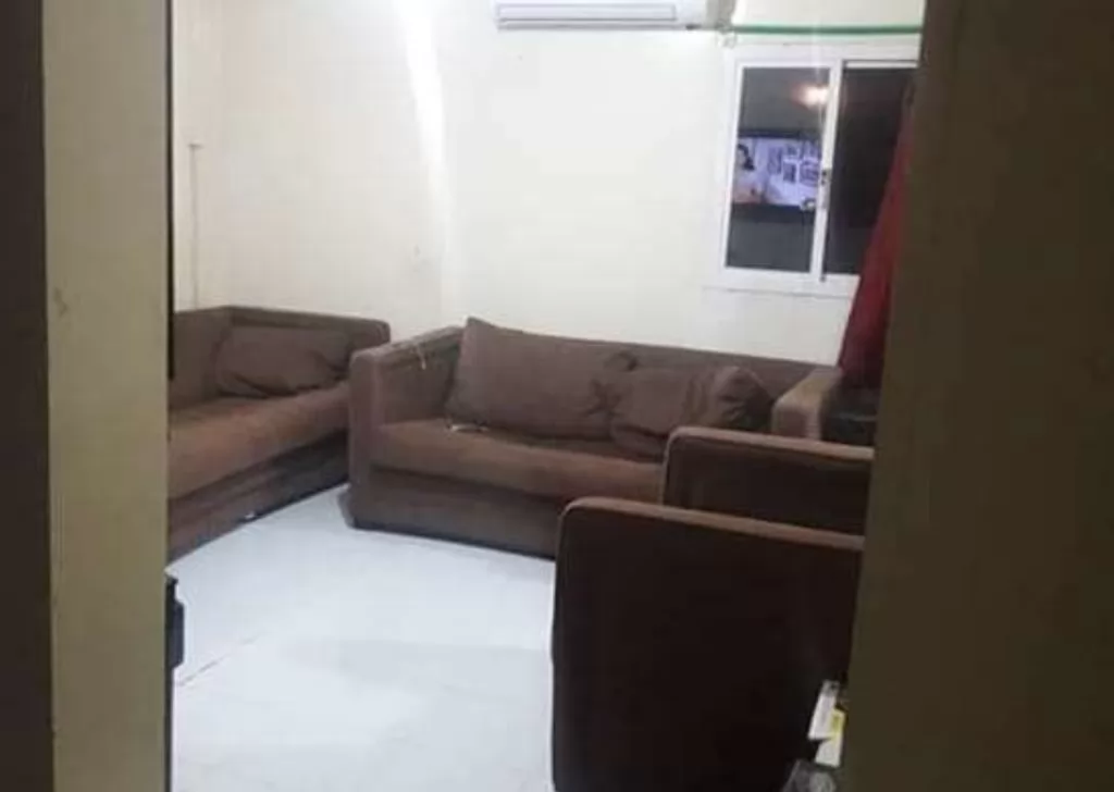 Residential Ready Property 1 Bedroom U/F Apartment  for rent in Al Wakrah #12865 - 1  image 