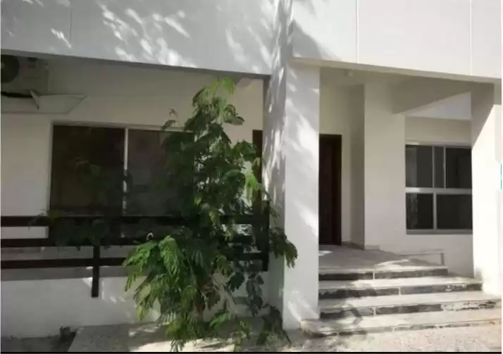 Résidentiel Propriété prête 4 chambres U / f Villa autonome  a louer au Al-Sadd , Doha #12868 - 1  image 