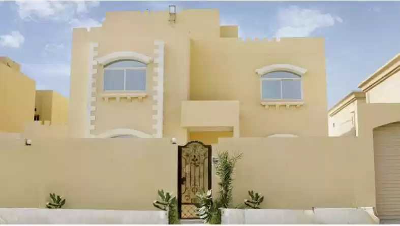 Résidentiel Propriété prête 4 chambres U / f Villa autonome  a louer au Al-Sadd , Doha #12884 - 1  image 