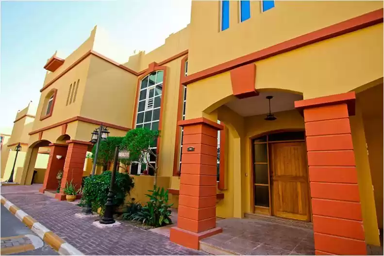 Résidentiel Propriété prête 5 chambres S / F Villa à Compound  a louer au Al-Sadd , Doha #12916 - 1  image 