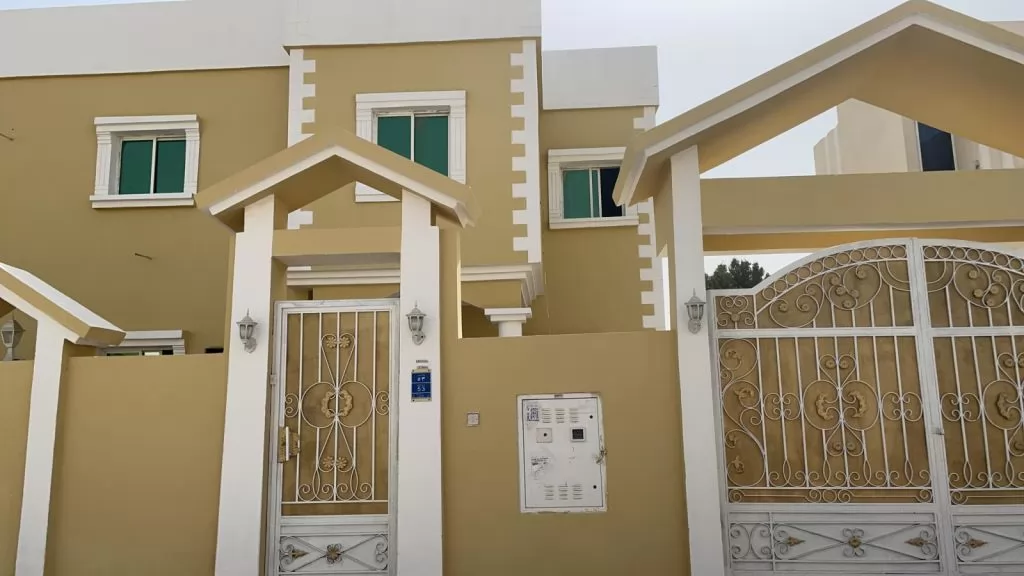 Résidentiel Propriété prête 7+ chambres U / f Villa à Compound  a louer au Al-Sadd , Doha #12960 - 1  image 