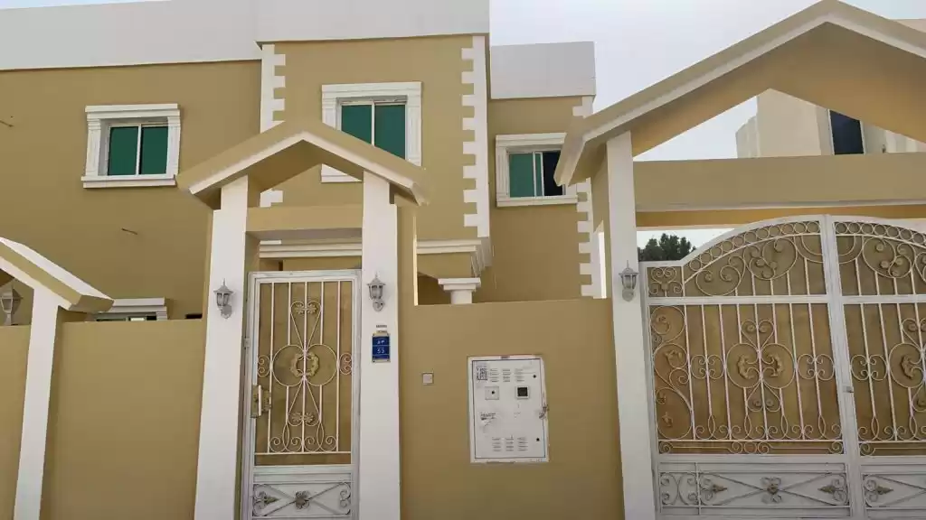 Residential Ready Property 7+ Bedrooms U/F Villa in Compound  for rent in Al Sadd , Doha #12960 - 1  image 