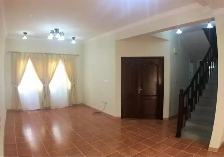 Жилой Готовая недвижимость 3 спальни Н/Ф Вилла в комплексе  в аренду в Аль-Садд , Доха #12973 - 1  image 