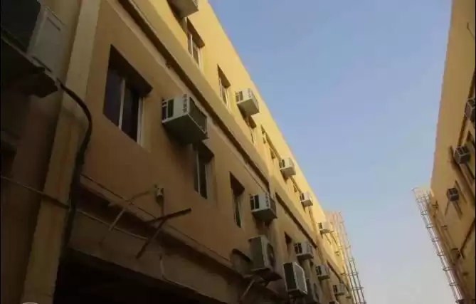 سكنية وتجارية عقار جاهز 7+ غرف  غير مفروش مخيم عمال  للإيجار في الدوحة #12990 - 1  صورة 