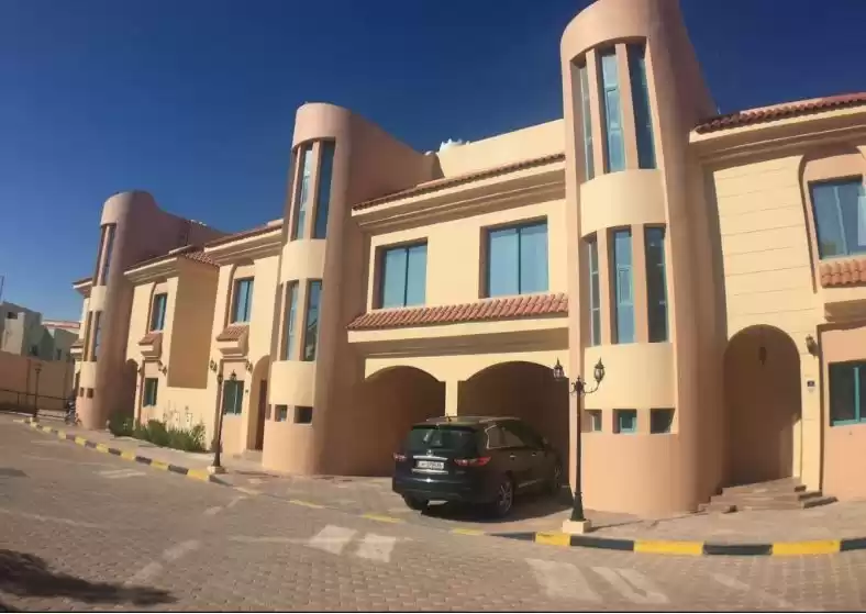 yerleşim Hazır Mülk 5 Yatak Odası U/F Müstakil Villa  kiralık içinde Al Sadd , Doha #13006 - 1  image 