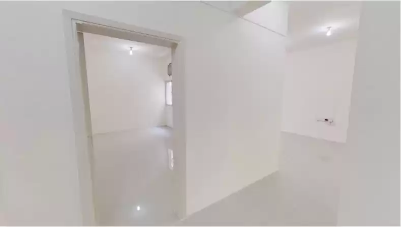 Residential Ready Property 3 Bedrooms U/F Apartment  for rent in Doha #13014 - 1  image 