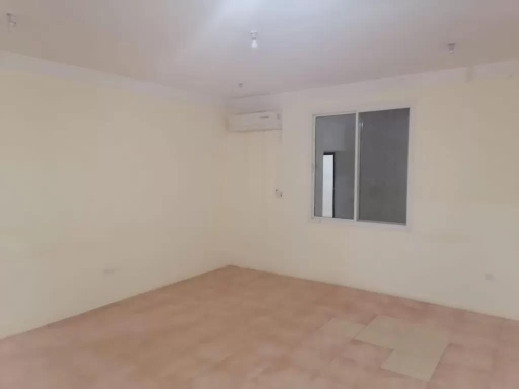 Residential Ready Property 2 Bedrooms U/F Apartment  for rent in Umm-Ghuwailina , Doha-Qatar #13027 - 1  image 