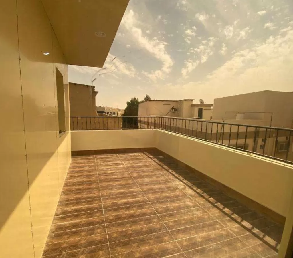 Residential Ready Property 1 Bedroom U/F Apartment  for rent in Al Sadd , Doha #13034 - 1  image 