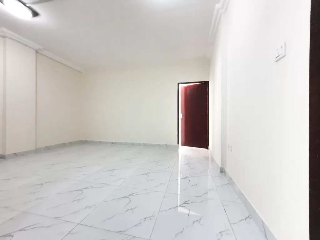 Жилой Готовая недвижимость 1 спальня Н/Ф Квартира  в аренду в Доха #13036 - 1  image 